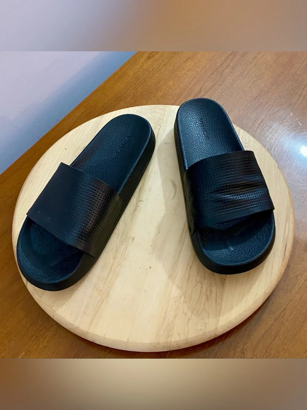 Vince Winston Perforated Leather Slide Sandals Mens Size 8.5 M Black Luxury